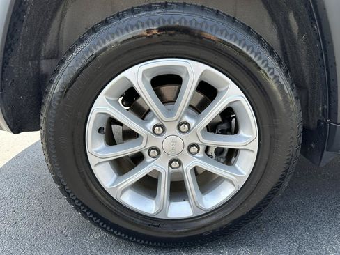 Used 2021 Jeep Grand Cherokee Laredo X AWD/4WD image 73