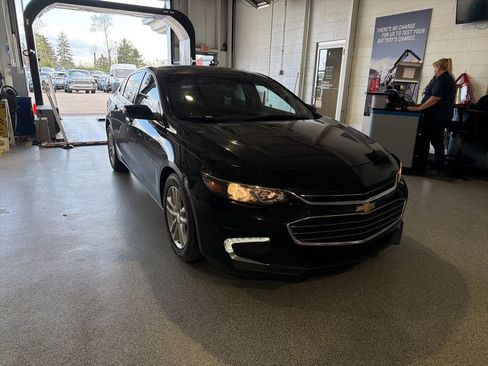 Used 2018 Chevrolet Malibu LT image 2