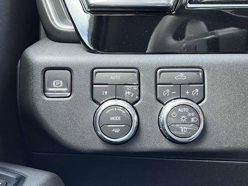 Used 2025 GMC Sierra 1500 Elevation image 28