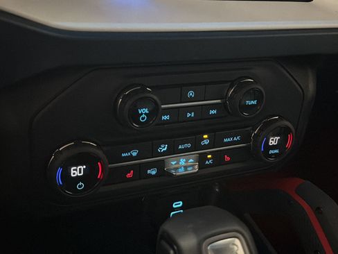 Used 2025 Ford Bronco Heritage Edition AWD/4WD image 16