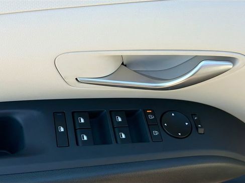 New 2026 Hyundai Tucson SE image 17