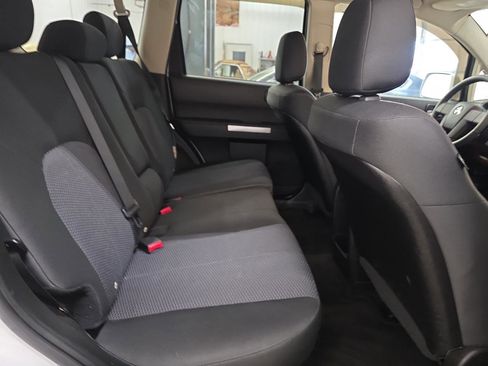 Used 2011 Mitsubishi Endeavor LS image 32