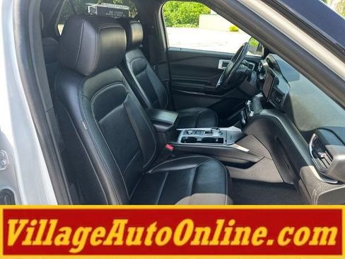 Used 2020 Ford Explorer XLT w/ Equipment Group 202A AWD/4WD image 46