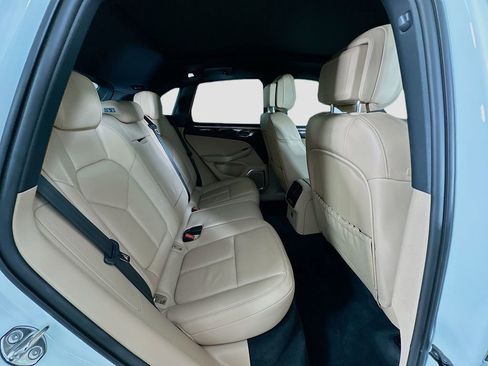 Certified 2023 Porsche Macan AWD/4WD image 30