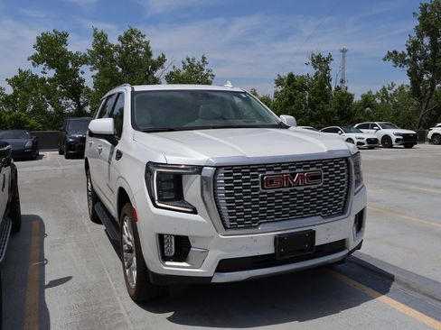 Used 2023 GMC Yukon Denali AWD/4WD image 5