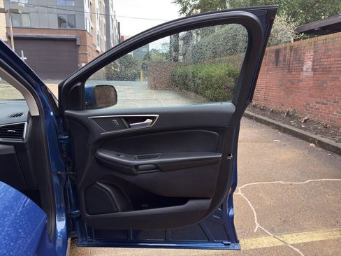 Used 2022 Ford Edge SEL image 12