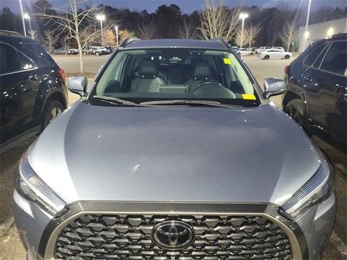 Used 2023 Toyota Corolla Cross XLE image 7