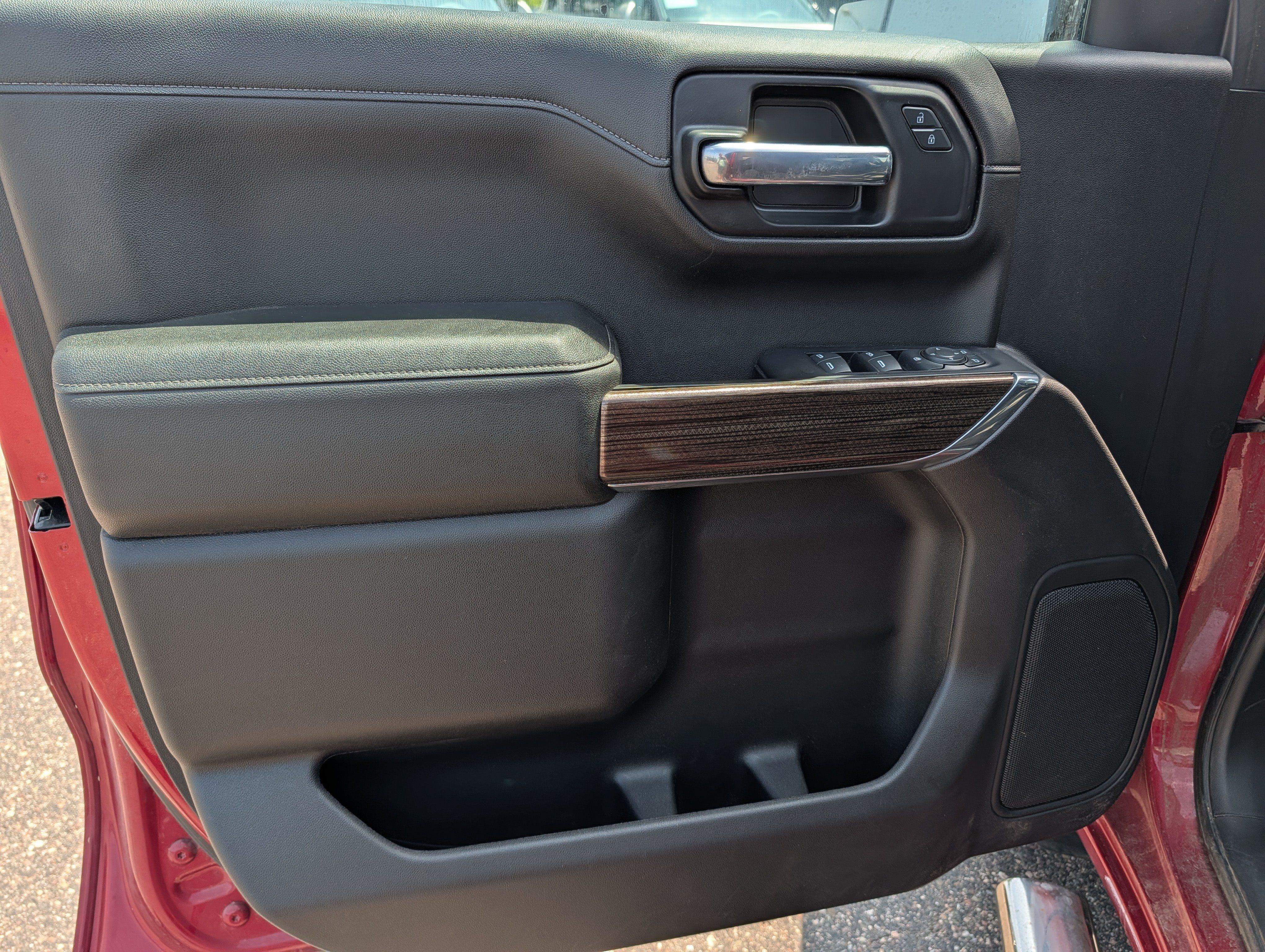 Used 2021 Chevrolet Silverado 1500 LT AWD/4WD image 12