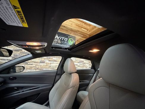 Certified 2025 Hyundai Elantra Limited image 19