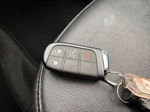 Used 2025 Jeep Compass Limited AWD/4WD image 21