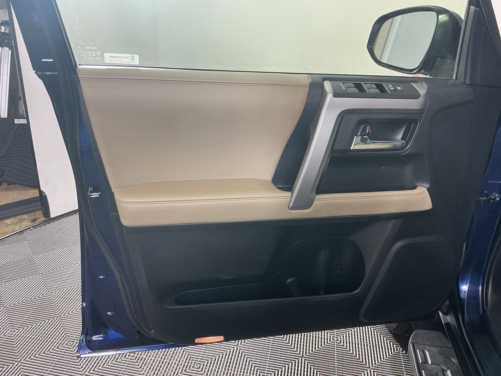 Used 2020 Toyota 4Runner SR5 Premium w/ Moonroof Package AWD/4WD image 13