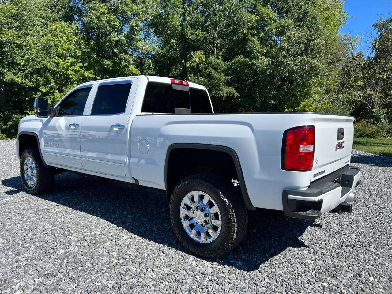 Used 2017 GMC Sierra 2500 Denali w/ Duramax Plus Package AWD/4WD image 5