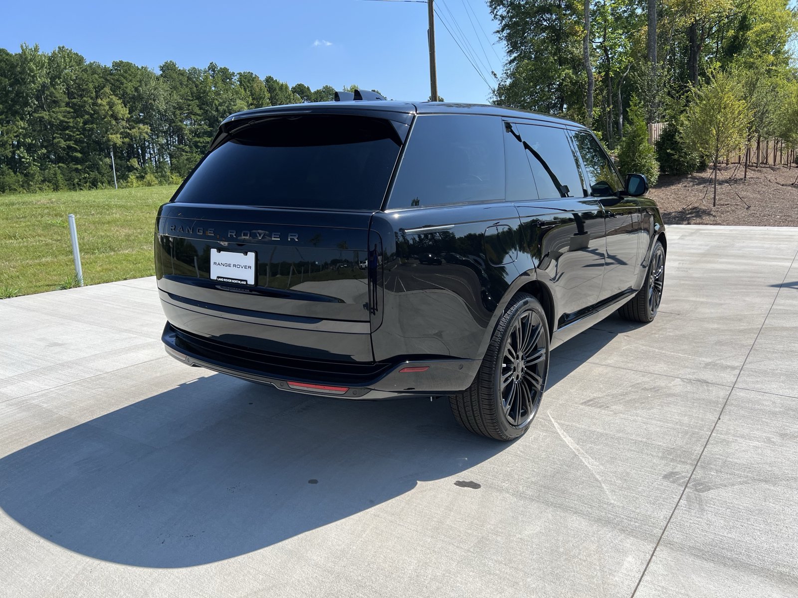 New 2026 Land Rover Range Rover Long Wheelbase SE AWD/4WD image 2