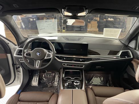 Used 2025 BMW X7 M60i image 15