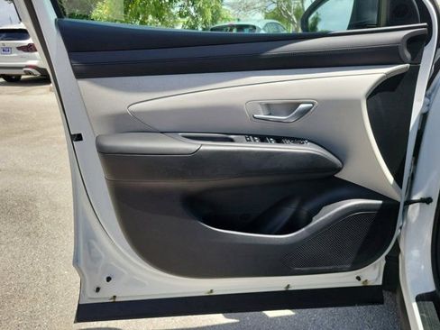 Used 2025 Hyundai Tucson SEL FWD image 12