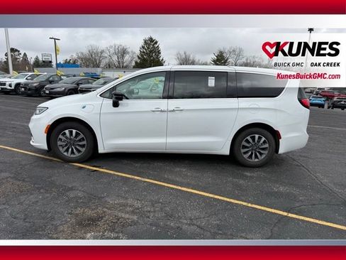 Used 2024 Chrysler Pacifica Limited FWD image 10