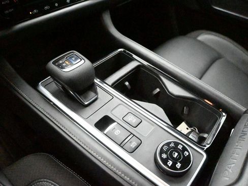 Used 2022 Nissan Pathfinder SL w/ SL Black Package image 6