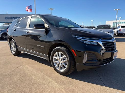 Used 2023 Chevrolet Equinox LT image 3