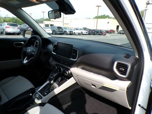 New 2026 Hyundai Venue SEL FWD image 13