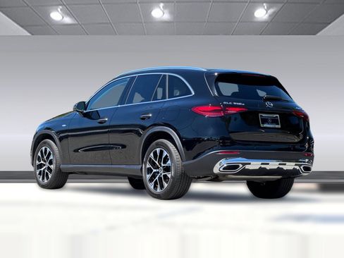 Used 2025 Mercedes-Benz GLC 350e 4MATIC image 3