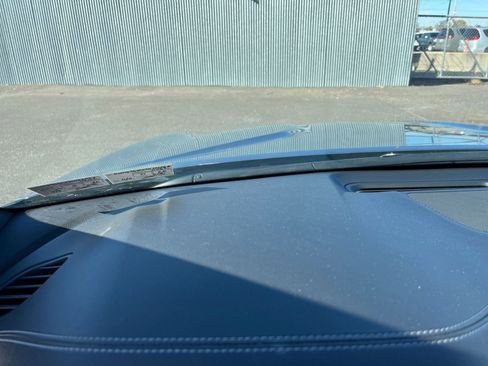 Used 2025 Genesis G70 2.5T image 34