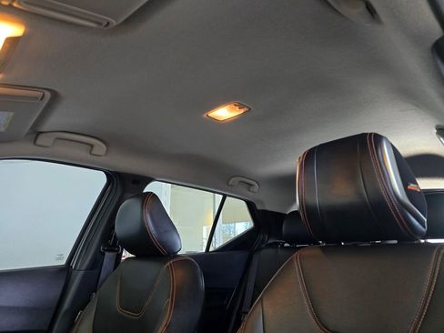 Used 2018 Nissan Kicks SR w/ Premium Package FWD image 22