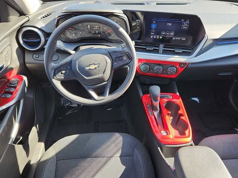 Used 2024 Chevrolet Trax LS w/ LS Convenience Package image 11