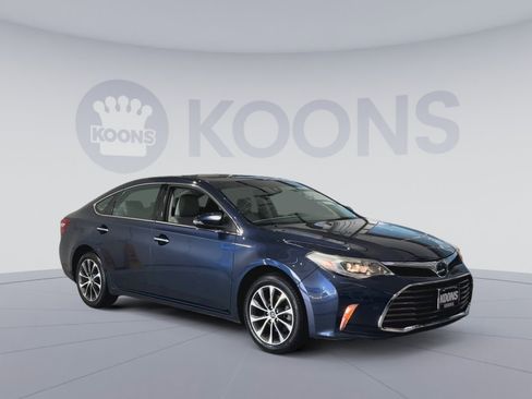 Used 2018 Toyota Avalon XLE image 2