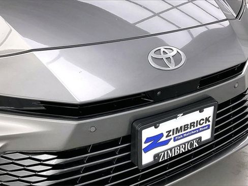 Used 2025 Toyota Camry XLE image 31