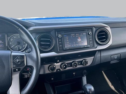 Used 2017 Toyota Tacoma SR5 w/ Tow Package AWD/4WD image 6