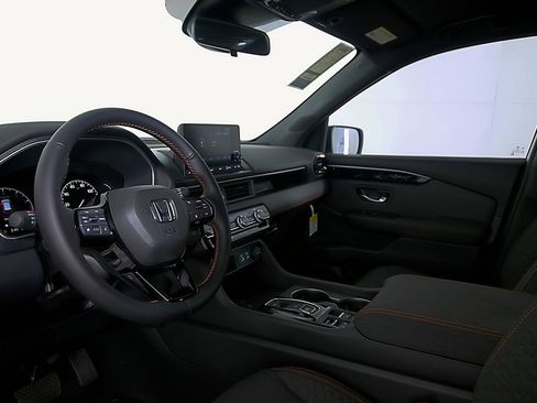 Certified 2025 Honda Pilot Sport image 21