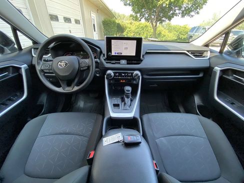 Used 2025 Toyota RAV4 XLE AWD/4WD image 13