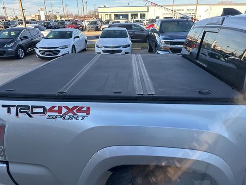 Used 2022 Toyota Tacoma TRD Sport image 31