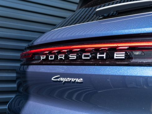 Certified 2026 Porsche Cayenne AWD/4WD image 38