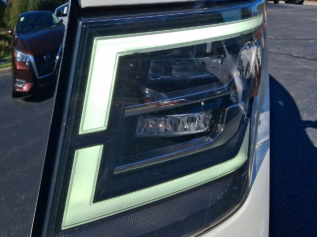 Used 2021 Nissan Titan SL w/ Moonroof Package AWD/4WD image 9