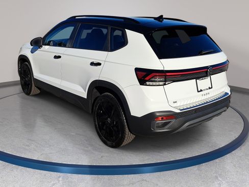 New 2026 Volkswagen Taos SE FWD image 7