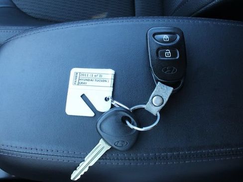 Used 2011 Hyundai Tucson GLS FWD image 25