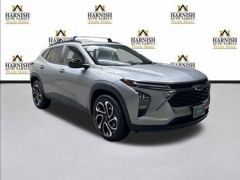 Used 2025 Chevrolet Trax RS w/ Driver Confidence Package image 3