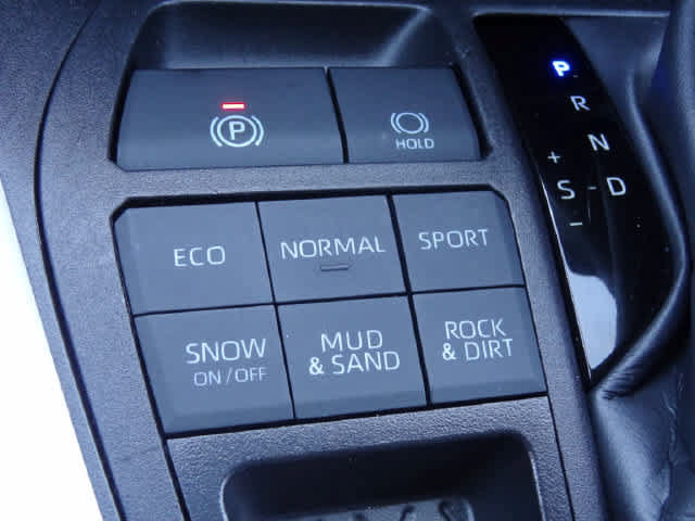 Used 2025 Toyota RAV4 LE AWD/4WD image 23