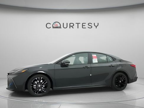 Used 2026 Toyota Camry SE FWD image 7