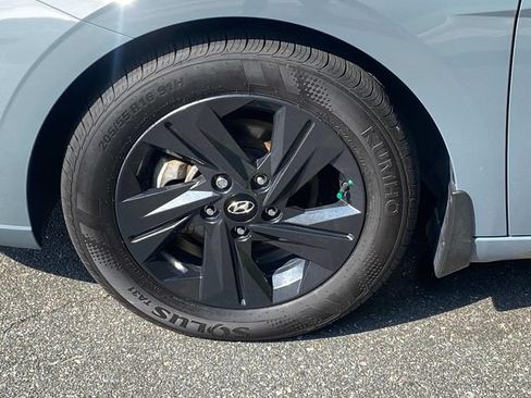 Used 2023 Hyundai Elantra SEL FWD image 6