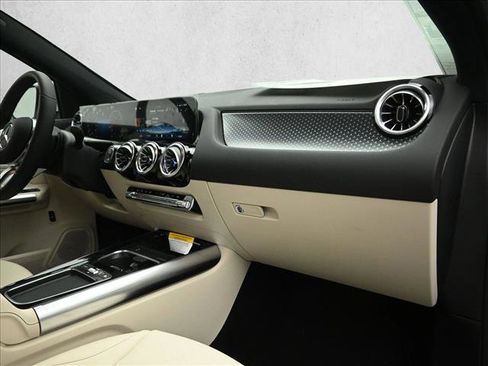 Certified 2026 Mercedes-Benz GLA 250 4MATIC image 27