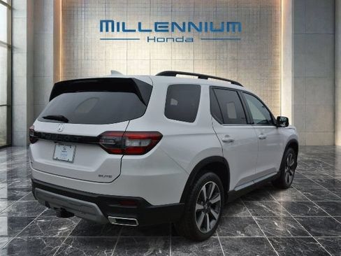 Used 2023 Honda Pilot Elite image 12