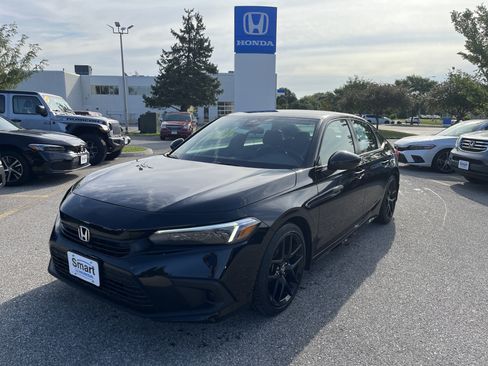 Used 2023 Honda Civic Sport image 1