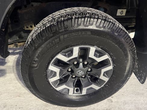 Used 2015 Toyota Tacoma PreRunner image 16