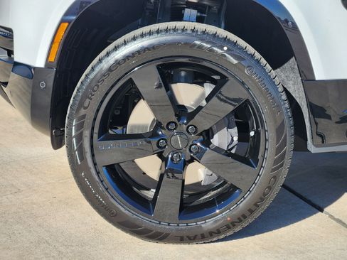 New 2026 Land Rover Defender 110 X-Dynamic SE image 10