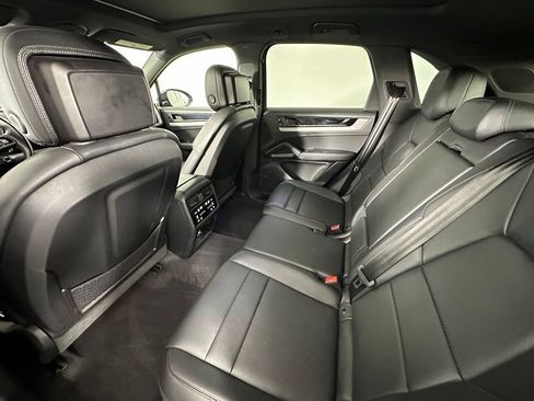 Certified 2024 Porsche Cayenne w/ Premium Package Plus (PFM) AWD/4WD image 37