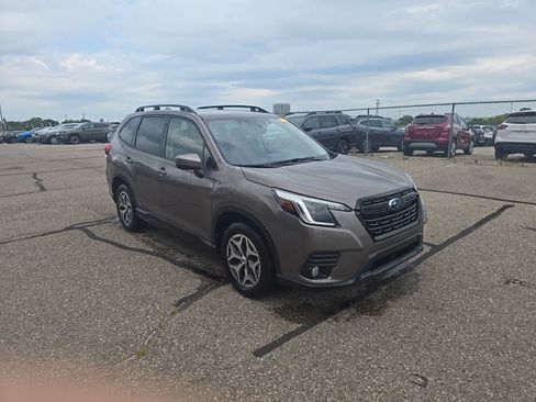 Used 2023 Subaru Forester Premium AWD/4WD image 5