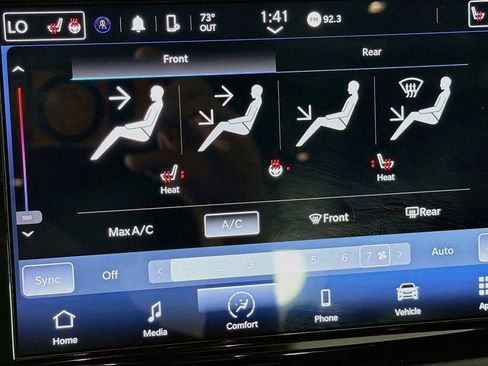 Used 2024 Chrysler Pacifica Touring-L FWD image 36