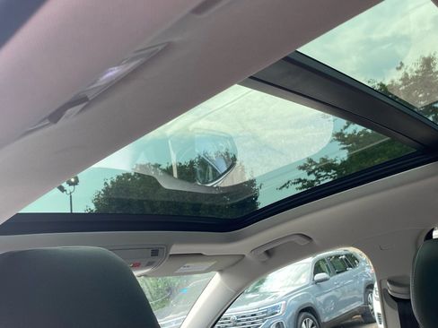 Certified 2023 Volkswagen Taos SE w/ Panoramic Sunroof Package FWD image 19